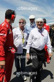 Bernie Ecclestone (GBR) CEO Formula One Group (FOM) on the grid with Mario Andretti (USA). 10.06.2012. Formula 1 World Championship, Rd 7, Canadian Grand Prix, Montreal, Canada, Race Day