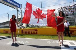 Grid girls with the canadian flag. 10.06.2012. Formula 1 World Championship, Rd 7, Canadian Grand Prix, Montreal, Canada, Race Day