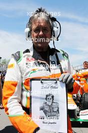 Neil Dickie (GBR) Sahara Force India F1 Team Mechanic on the grid with a tribute to Gilles Villeneuve (CDN). 10.06.2012. Formula 1 World Championship, Rd 7, Canadian Grand Prix, Montreal, Canada, Race Day