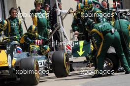 Vitaly Petrov (RUS) Caterham CT01 makes a pit stop. 10.06.2012. Formula 1 World Championship, Rd 7, Canadian Grand Prix, Montreal, Canada, Race Day
