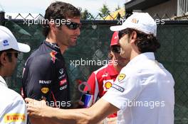 (L to R): Mark Webber (AUS) Red Bull Racing with Pedro De La Rosa (ESP) HRT Formula 1 Team. 10.06.2012. Formula 1 World Championship, Rd 7, Canadian Grand Prix, Montreal, Canada, Race Day