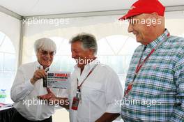 Mario Andretti (USA) (Centre) presenting a VIP ticket for the 2012 United States Grand Prix to Bernie Ecclestone (GBR) CEO Formula One Group (FOM) (Left) and Niki Lauda (AUT) (Right). 10.06.2012. Formula 1 World Championship, Rd 7, Canadian Grand Prix, Montreal, Canada, Race Day