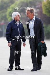 (L to R): Bernie Ecclestone (GBR) CEO Formula One Group (FOM) with Eddie Jordan (IRE) BBC Television Pundit. 13.04.2012. Formula 1 World Championship, Rd 3, Chinese Grand Prix, Shanghai, China, Practice Day