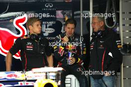 (L to R): Heikki Huovinen (FIN) Personal Trainer of Sebastian Vettel (GER) Red Bull Racing and Dr Helmut Marko (AUT) Red Bull Motorsport Consultant. 13.04.2012. Formula 1 World Championship, Rd 3, Chinese Grand Prix, Shanghai, China, Practice Day