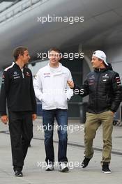 (L to R): Jenson Button (GBR) McLaren with Paul di Resta (GBR) Sahara Force India F1 and Nico Rosberg (GER) Mercedes AMG F1. 13.04.2012. Formula 1 World Championship, Rd 3, Chinese Grand Prix, Shanghai, China, Practice Day