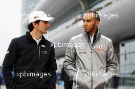 (L to R): Pedro De La Rosa (ESP) HRT Formula 1 Team with Lewis Hamilton (GBR) McLaren. 13.04.2012. Formula 1 World Championship, Rd 3, Chinese Grand Prix, Shanghai, China, Practice Day