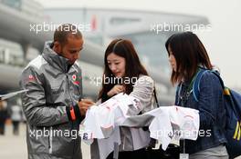 Lewis Hamilton (GBR) McLaren signs autographs for the fans. 13.04.2012. Formula 1 World Championship, Rd 3, Chinese Grand Prix, Shanghai, China, Practice Day