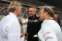 (L to R): Mika Hakkinen (FIN) with Martin Whitmarsh (GBR) McLaren Chief Executive Officer and Robert Fearnley (GBR) Sahara Force India F1 Team on the grid. 15.04.2012. Formula 1 World Championship, Rd 3, Chinese Grand Prix, Shanghai, China, Race Day