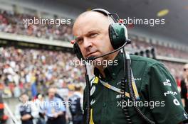 Mike Gascoyne (GBR) Caterham Group Chief Technical Officer on the grid. 15.04.2012. Formula 1 World Championship, Rd 3, Chinese Grand Prix, Shanghai, China, Race Day