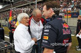 (L to R): Bernie Ecclestone (GBR) CEO Formula One Group (FOM) with Dr Helmut Marko (AUT) Red Bull Motorsport Consultant and Christian Horner (GBR) Red Bull Racing Team Principal on the grid. 15.04.2012. Formula 1 World Championship, Rd 3, Chinese Grand Prix, Shanghai, China, Race Day