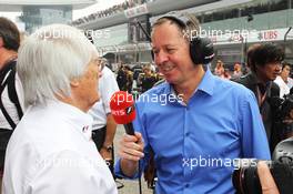 (L to R): Bernie Ecclestone (GBR) CEO Formula One Group (FOM) with Martin Brundle (GBR) Sky Sports Commentator on the grid. 15.04.2012. Formula 1 World Championship, Rd 3, Chinese Grand Prix, Shanghai, China, Race Day