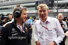 (L to R): Dr. Aki Hintsa (FIN) McLaren Team Doctor with Mika Hakkinen (FIN) on the grid. 15.04.2012. Formula 1 World Championship, Rd 3, Chinese Grand Prix, Shanghai, China, Race Day