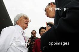 Bernie Ecclestone (GBR) CEO Formula One Group (FOM) on the grid. 15.04.2012. Formula 1 World Championship, Rd 3, Chinese Grand Prix, Shanghai, China, Race Day