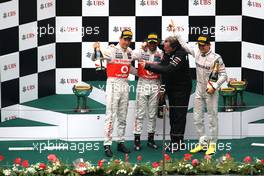 Jenson Button (GBR), McLaren Mercedes, Nico Rosberg (GER), Mercedes GP, Lewis Hamilton (GBR), McLaren Mercedes and Norbert Haug (GER), Mercedes, Motorsport chief  15.04.2012. Formula 1 World Championship, Rd 3, Chinese Grand Prix, Shanghai, China, Race Day