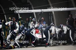 Bruno Senna (BRA) Williams FW34 makes a pit stop. 15.04.2012. Formula 1 World Championship, Rd 3, Chinese Grand Prix, Shanghai, China, Race Day