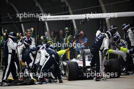 Bruno Senna (BRA) Williams FW34 makes a pit stop. 15.04.2012. Formula 1 World Championship, Rd 3, Chinese Grand Prix, Shanghai, China, Race Day