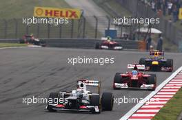 Kamui Kobayashi (JPN) Sauber C31 leads Fernando Alonso (ESP) Ferrari F2012. 15.04.2012. Formula 1 World Championship, Rd 3, Chinese Grand Prix, Shanghai, China, Race Day