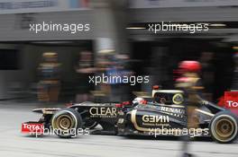 Kimi Raikkonen, Lotus Renault F1 Team pit stop  15.04.2012. Formula 1 World Championship, Rd 3, Chinese Grand Prix, Shanghai, China, Race Day