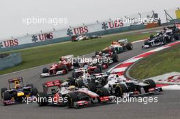 (L to R): Lewis Hamilton (GBR) McLaren MP4/27 and Kamui Kobayashi (JPN) Sauber C31 battle at the start of the race. 15.04.2012. Formula 1 World Championship, Rd 3, Chinese Grand Prix, Shanghai, China, Race Day