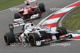 Kamui Kobayashi (JPN) Sauber C31 leads Fernando Alonso (ESP) Ferrari F2012. 15.04.2012. Formula 1 World Championship, Rd 3, Chinese Grand Prix, Shanghai, China, Race Day