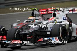 Sergio Perez (MEX), Sauber F1 Team and Lewis Hamilton (GBR), McLaren Mercedes  15.04.2012. Formula 1 World Championship, Rd 3, Chinese Grand Prix, Shanghai, China, Race Day