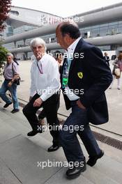 (L to R): Bernie Ecclestone (GBR) CEO Formula One Group (FOM) with Emilio Botin (ESP) Santander Chairman. 14.04.2012. Formula 1 World Championship, Rd 3, Chinese Grand Prix, Shanghai, China, Qualifying Day