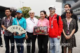 Bernie Ecclestone (GBR) CEO Formula One Group (FOM) with locals. 14.04.2012. Formula 1 World Championship, Rd 3, Chinese Grand Prix, Shanghai, China, Qualifying Day