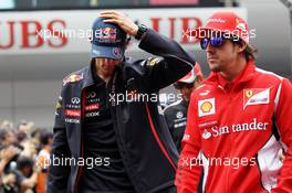 (L to R): Mark Webber (AUS) Red Bull Racing with Fernando Alonso (ESP) Ferrari on the drivers parade. 15.04.2012. Formula 1 World Championship, Rd 3, Chinese Grand Prix, Shanghai, China, Race Day