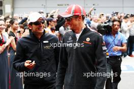 (L to R): Pedro De La Rosa (ESP) HRT Formula 1 Team with Jenson Button (GBR) McLaren on the drivers parade. 15.04.2012. Formula 1 World Championship, Rd 3, Chinese Grand Prix, Shanghai, China, Race Day