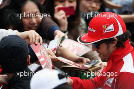 Fernando Alonso (ESP) Ferrari signs autographs for the fans. 12.04.2012. Formula 1 World Championship, Rd 3, Chinese Grand Prix, Shanghai, China, Preparation Day