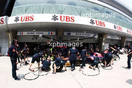 Scuderia Toro Rosso practice pit stops. 12.04.2012. Formula 1 World Championship, Rd 3, Chinese Grand Prix, Shanghai, China, Preparation Day