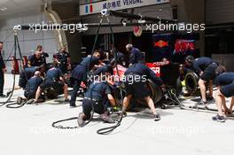 Scuderia Toro Rosso practice pit stops. 12.04.2012. Formula 1 World Championship, Rd 3, Chinese Grand Prix, Shanghai, China, Preparation Day