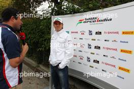 Nico Hulkenberg (GER) Sahara Force India F1 with Ted Kravitz (GBR) Sky Sports Pitlane Reporter. 12.04.2012. Formula 1 World Championship, Rd 3, Chinese Grand Prix, Shanghai, China, Preparation Day