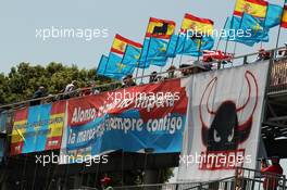 Banners from fans for Fernando Alonso (ESP) Ferrari. 11.05.2012. Formula 1 World Championship, Rd 5, Spanish Grand Prix, Barcelona, Spain, Practice Day