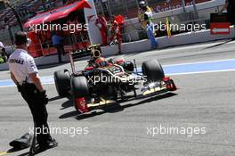 Romain Grosjean (FRA) Lotus F1 E20 in the pits. 11.05.2012. Formula 1 World Championship, Rd 5, Spanish Grand Prix, Barcelona, Spain, Practice Day