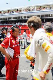 Sebastian Vettel (GER) Red Bull Racing passes Hirohide Hamashima (JPN) Ferrari Tyre Engineer on the grid. 10.05.2012. Formula 1 World Championship, Rd 5, Spanish Grand Prix, Barcelona, Spain, Race Day