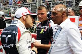 Pastor Maldonado (VEN) Williams on the grid with his father. 10.05.2012. Formula 1 World Championship, Rd 5, Spanish Grand Prix, Barcelona, Spain, Race Day