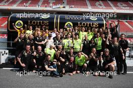 Lotus F1 Team celebrate third position for Kimi Raikkonen (FIN) Lotus F1 Team. 10.05.2012. Formula 1 World Championship, Rd 5, Spanish Grand Prix, Barcelona, Spain, Race Day