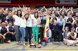 Race winner Pastor Maldonado (VEN) Williams FW34 celebrates with the team and his family. 10.05.2012. Formula 1 World Championship, Rd 5, Spanish Grand Prix, Barcelona, Spain, Race Day