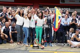 Race winner Pastor Maldonado (VEN) Williams celebrates with the team and his family. 10.05.2012. Formula 1 World Championship, Rd 5, Spanish Grand Prix, Barcelona, Spain, Race Day