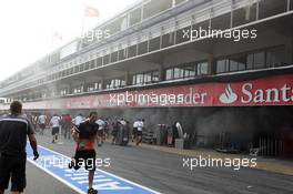 Members of all teams come to the aid of Williams as their garage catches fire after the race. 10.05.2012. Formula 1 World Championship, Rd 5, Spanish Grand Prix, Barcelona, Spain, Race Day