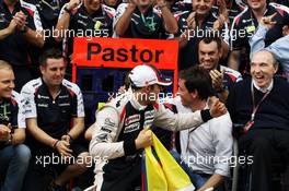 Race winner Pastor Maldonado (VEN) Williams celebrates with the team. 10.05.2012. Formula 1 World Championship, Rd 5, Spanish Grand Prix, Barcelona, Spain, Race Day