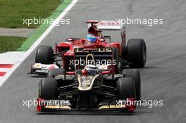 Kimi Raikkonen (FIN) Lotus F1 E20 leads Fernando Alonso (ESP) Ferrari F2012. 10.05.2012. Formula 1 World Championship, Rd 5, Spanish Grand Prix, Barcelona, Spain, Race Day