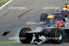 Michael Schumacher (GER), Mercedes GP crashes with Bruno Senna (BRE), Williams F1 Team at turn 1 13.05.2012. Formula 1 World Championship, Rd 5, Spanish Grand Prix, Barcelona, Spain, Race Day