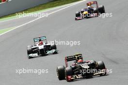 Romain Grosjean (FRA) Lotus F1 E20 leads Michael Schumacher (GER) Mercedes AMG F1 W03. 10.05.2012. Formula 1 World Championship, Rd 5, Spanish Grand Prix, Barcelona, Spain, Race Day