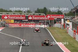 Pastor Maldonado (VEN), Williams F1 Team and Kimi Raikkonen (FIN), Lotus F1 Team  13.05.2012. Formula 1 World Championship, Rd 5, Spanish Grand Prix, Barcelona, Spain, Race Day