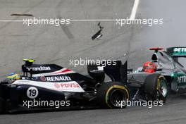 Michael Schumacher (GER), Mercedes GP crashes with Bruno Senna (BRE), Williams F1 Team at turn 1 13.05.2012. Formula 1 World Championship, Rd 5, Spanish Grand Prix, Barcelona, Spain, Race Day