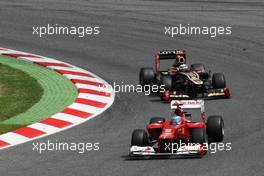 Fernando Alonso (ESP) Ferrari F2012 leads Kimi Raikkonen (FIN) Lotus F1 E20. 10.05.2012. Formula 1 World Championship, Rd 5, Spanish Grand Prix, Barcelona, Spain, Race Day