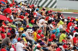 Fans watch qualifying. 12.05.2012. Formula 1 World Championship, Rd 5, Spanish Grand Prix, Barcelona, Spain, Qualifying Day