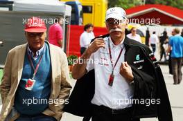 (L to R): Niki Lauda (AUT) with Dr. Dieter Zetsche (GER) Daimler AG CEO. 10.05.2012. Formula 1 World Championship, Rd 5, Spanish Grand Prix, Barcelona, Spain, Race Day